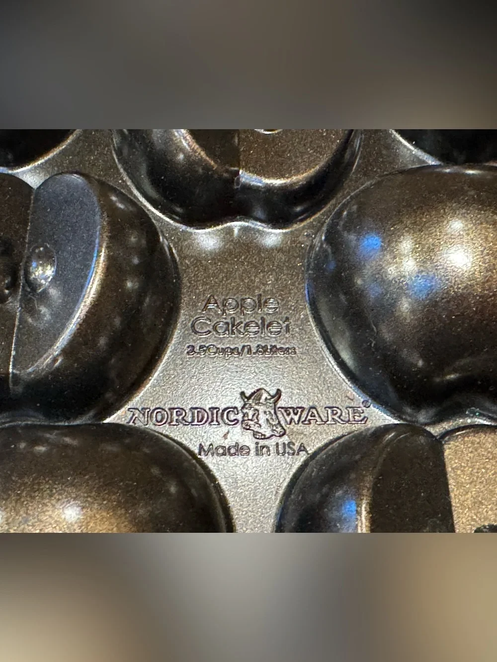 Nordic ware Apple-Shaped Cast Aluminum Apple Cakelet Muffin Pan: Made in USA 🇺🇸